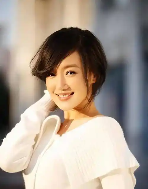 薛佳凝与胡歌分手15年后46岁已皈依佛门一别两宽请勿心疼