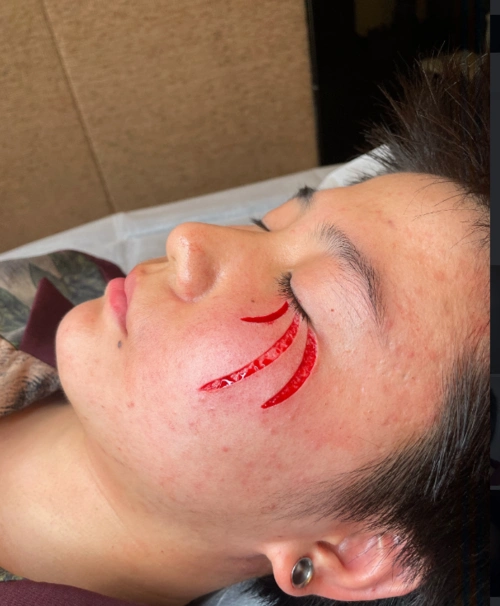 脸部肉雕纹身欣赏女生脸部割皮纹身9