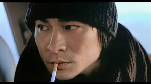 天下无贼:刘德华太帅了,随便截图就能当壁纸,气质真好!