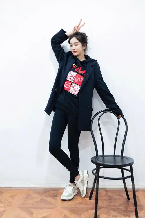 杨幂的龙年穿搭