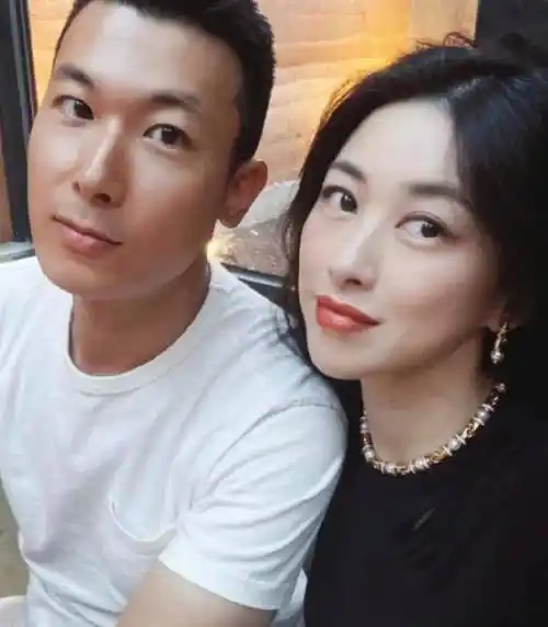 另外,还有人透露,朱珠的老公在与朱珠结婚之前曾上过相亲节目,特别