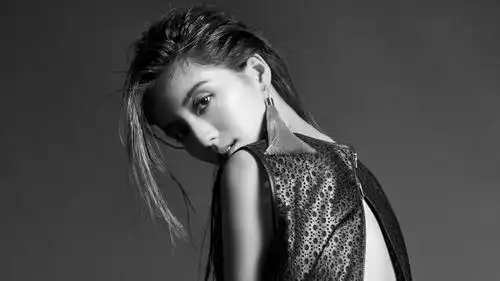 90后美女吴千语独特气质写真