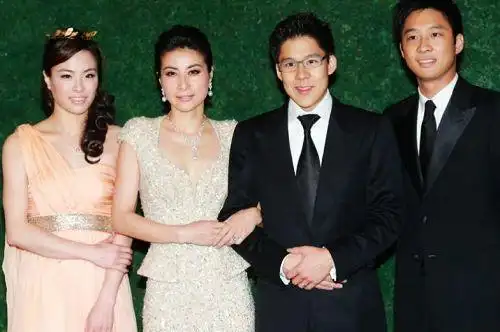 吴敏霞和霍启山在新人面前也很抢镜