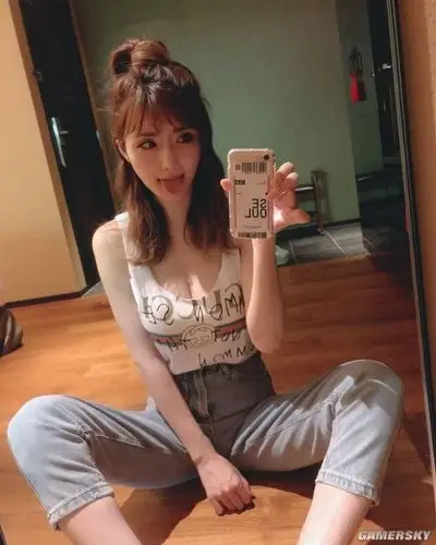 30多岁却长着一张娃娃脸蜂腰长腿的混血御姐kika