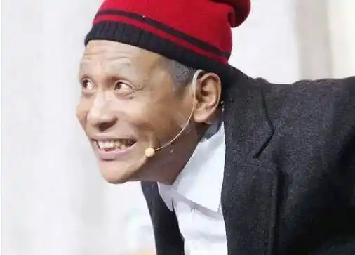 其实相貌这方面也是一个非常重要的因素,所以宋小宝在相貌这方面下足