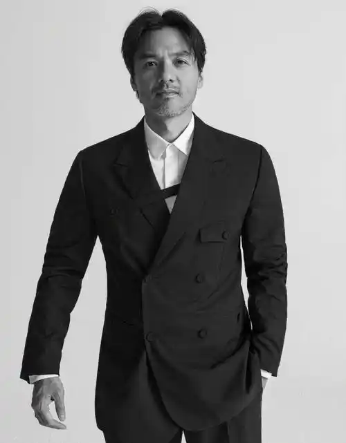 舒淇晒照为老公冯德伦庆生,照片模糊但难挡帅气,结婚5年超恩爱_祝福