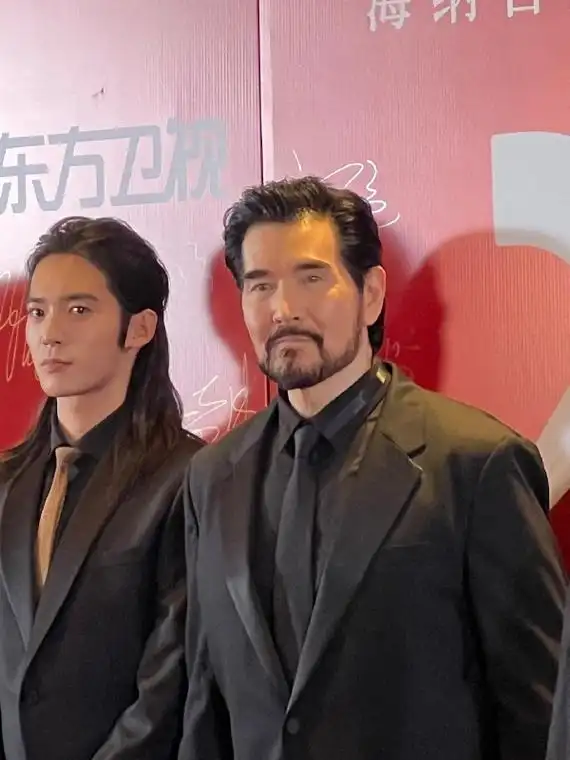 上海国际电影节开幕,费翔周润发吴磊王源等出席红毯