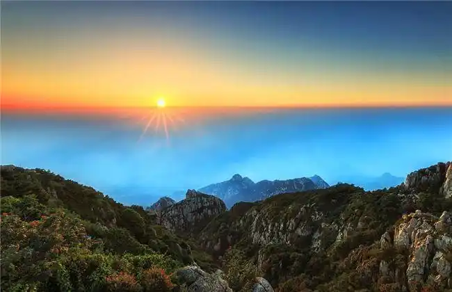 泰山之行征服巍峨高山领略泰山壮丽雄伟之姿