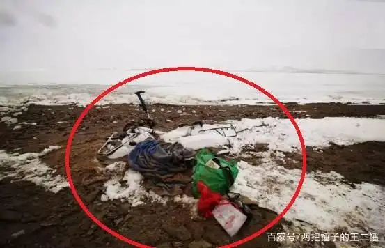 2016年4月25日,可可西里无人区,勒斜武担湖北岸.