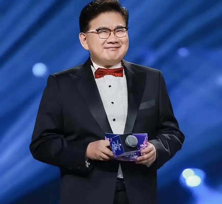 从上海第一主持人到沦为全网笑柄曹可凡终于走到这一步