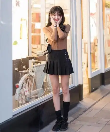 "女装大佬"艾比现身漫展,穿上高跟鞋,一双大长腿展漏无遗