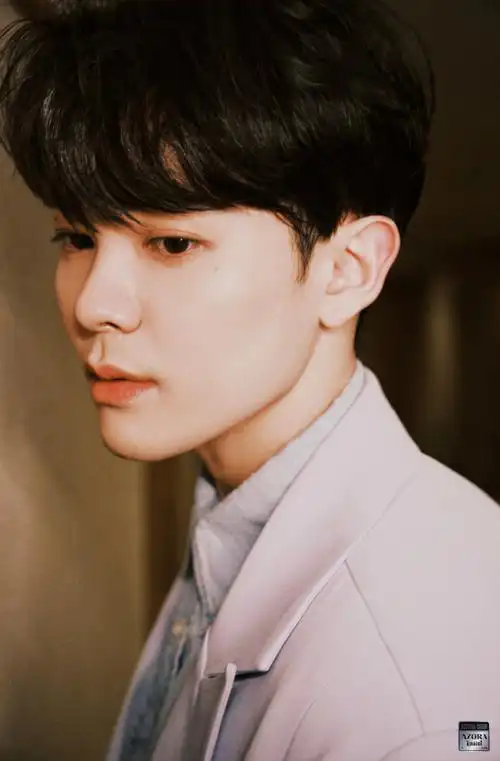 尤长靖周一西装九宫格#全新的一周,从帅气有范的尤老师开始,偷偷迪腚