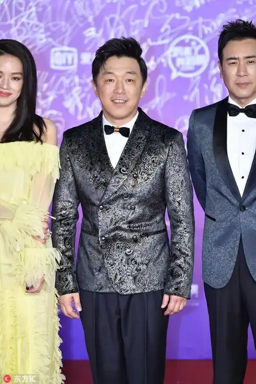 黄渤舒淇王宝强《一出好戏》剧组亮相北影节红毯