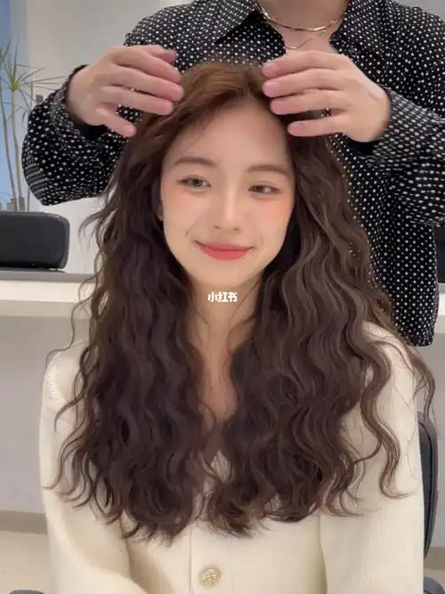 烫发一定要尝试的森系卷发蓬松超显脸小