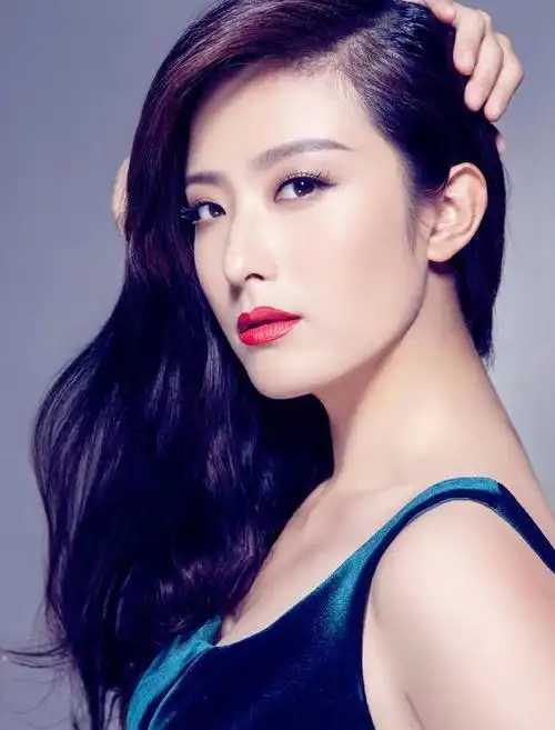 徐百卉气质优雅迷人高清写真