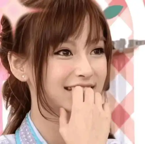 19岁的杨颖在日本当嫩模,那时候的她青涩又美丽,像动漫人物中的美少女