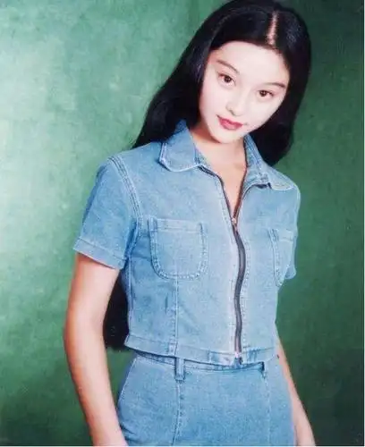 范冰冰中学罕见旧照流出 从小就是多才多艺气质出众的小仙女