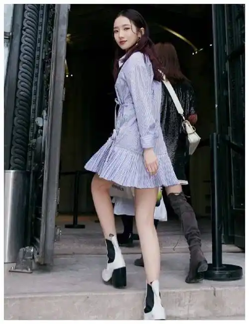 原创孟美岐终于对皮裤下手了当看到她的妖精蹲撩翻全场粉丝