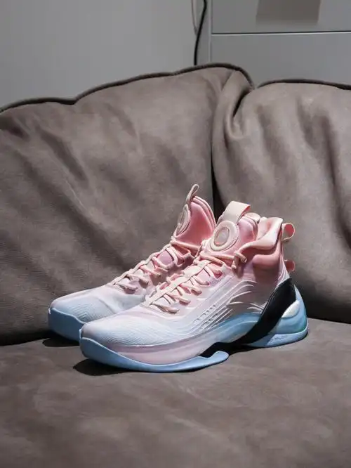 安踏顶级篮球鞋kt7