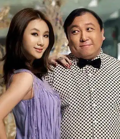 晶女郎孟瑶宣布分手,因性格差异分手,跟丈夫结婚12年育有一子_王晶