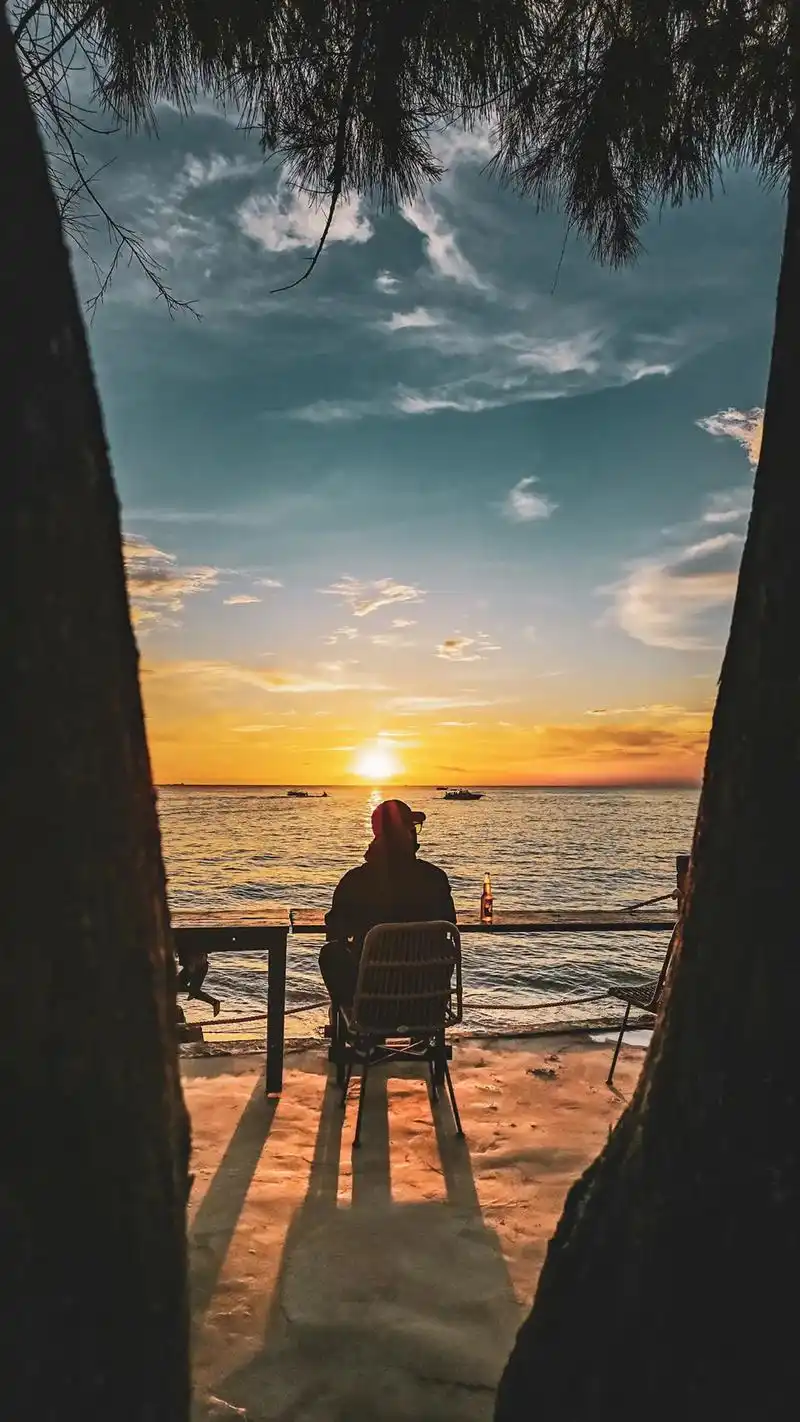 远离城市的喧哗 带着喜欢的人在海边看不同的风景和晚霞#涠洲岛 - 抖