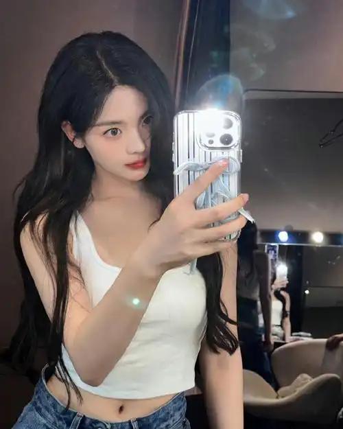 杨超越吊带背心##杨超越露腰了