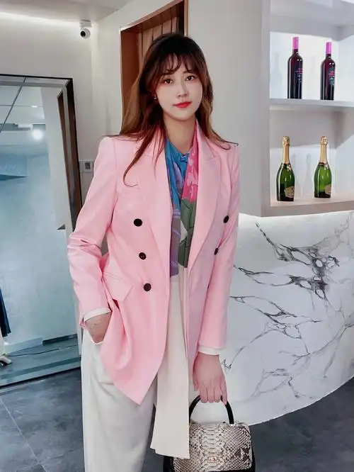 粉色西装外套真丝系带衬衫