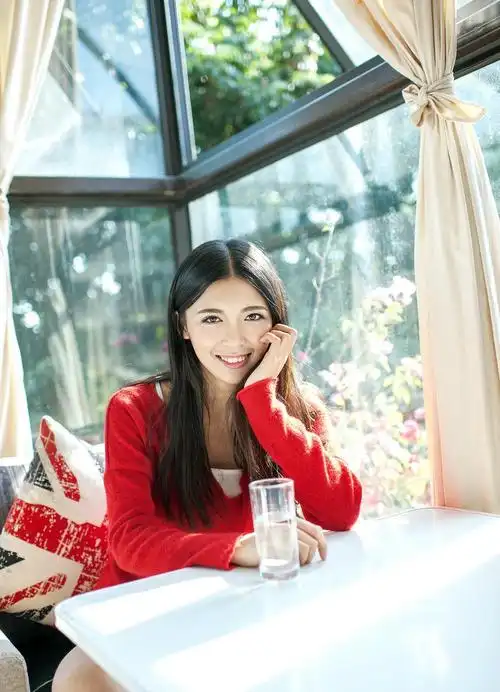 长腿清纯美女生活照图片,高清图片-壁纸族