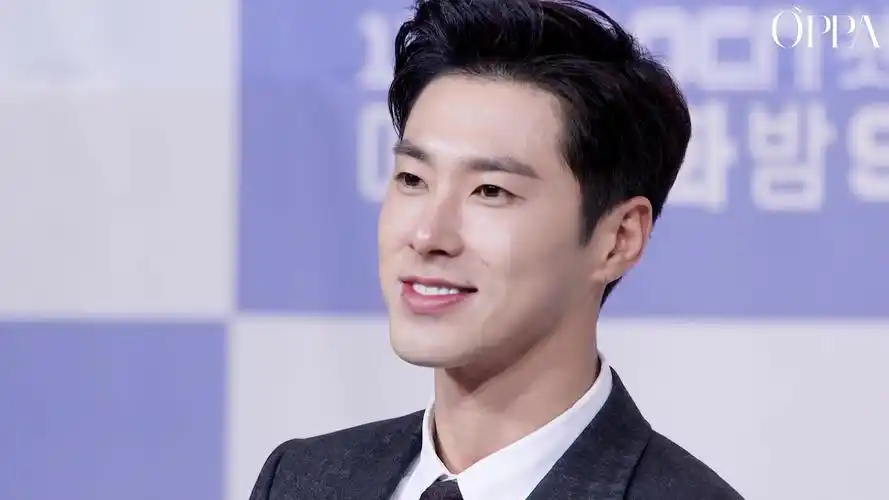 东方神起 郑允浩 oppa 重回巅峰的核爆级外貌