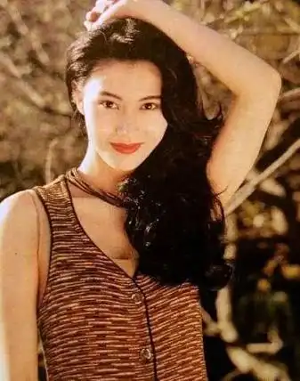 小结童年的生活经历让李嘉欣从小就对男人心生怨恨,母亲没有在她的