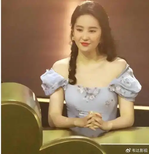 生图曝光惨遭网友吐槽:胖得像大妈|刘亦菲|神仙姐姐|大妈_新浪新闻