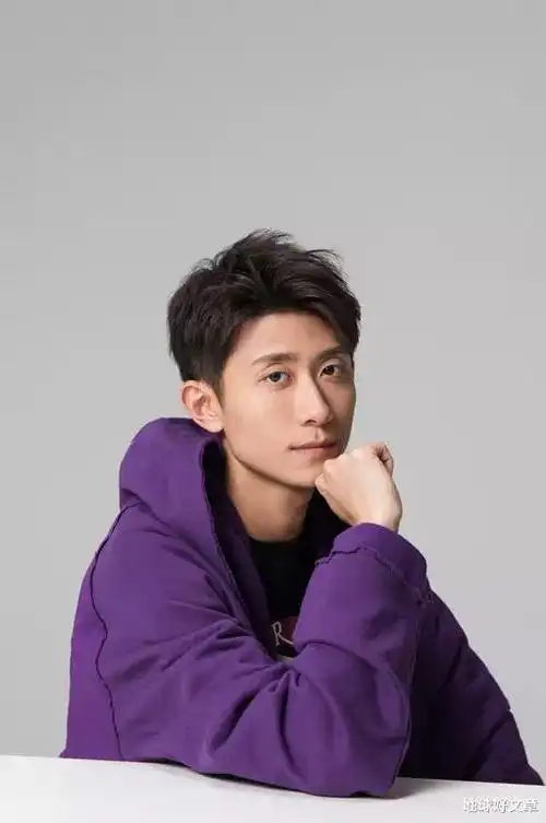 张一山去给窦骁当伴郎了, 伴手礼价值超50万, 婚礼轰动半个娱乐圈