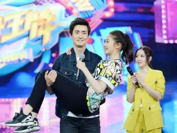 相信以后可以看到鹿晗和关晓彤的公主抱