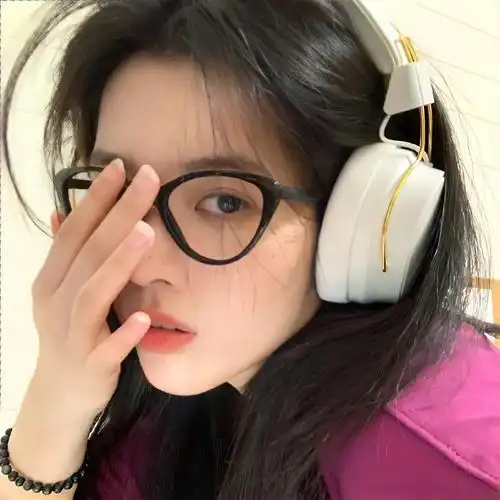 镜头感323032333635女生头像