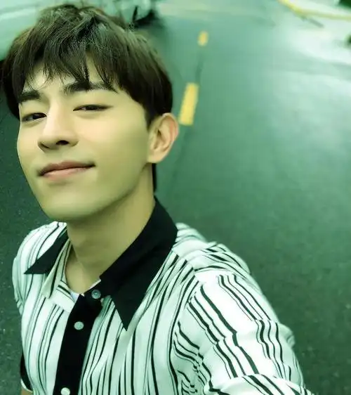 事实证明邓伦近照曝光还想复出的试探撕开了娱乐圈的遮羞布