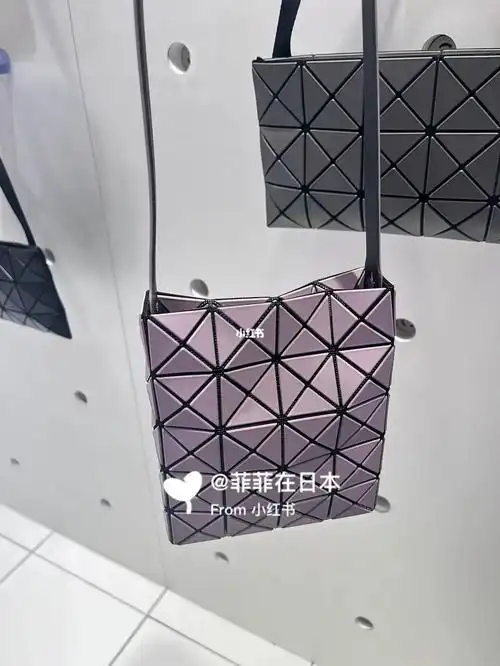 日本9591三宅一生包包新款斜挎包4*5格