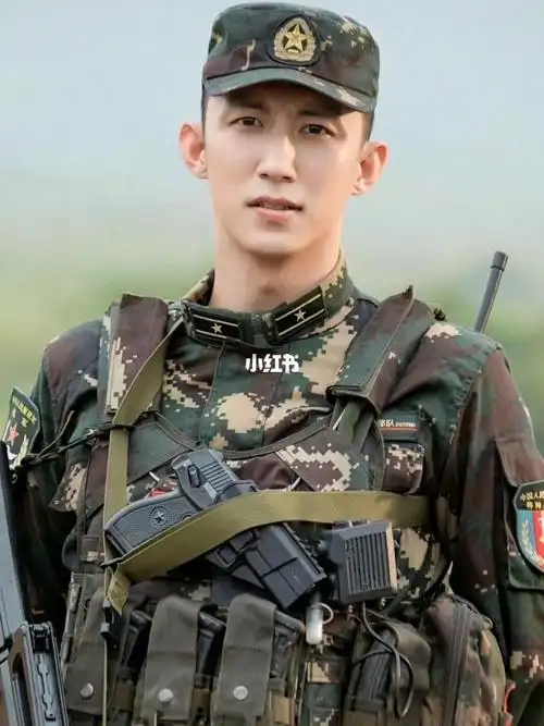 黄景瑜请把军装焊在身上