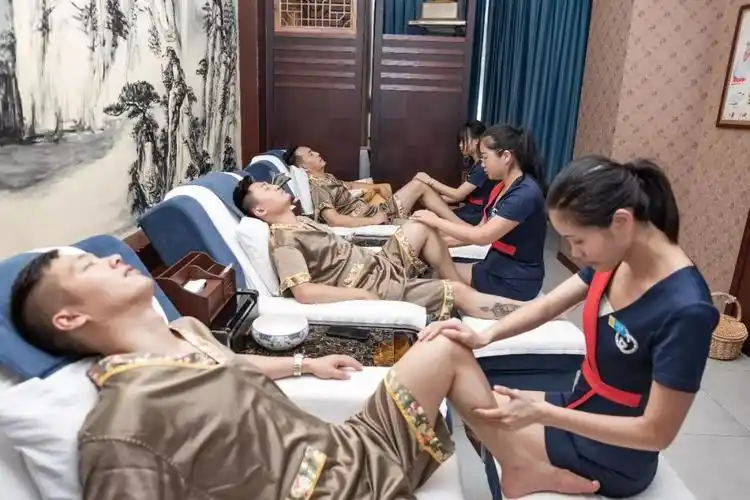 说明年轻人也喜欢去足疗按摩了