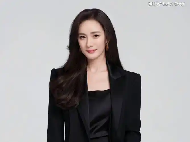 杨幂艳门照事件引发网友热议,受到威胁要曝光,娱乐圈引发轰动