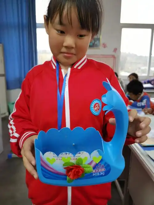 废旧物品再利用—小小手工展示