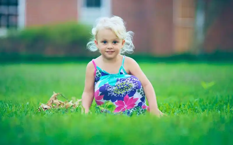 小女孩壁纸图片