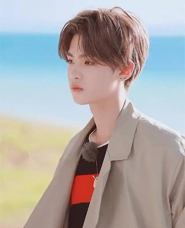 《密室大逃脱》黄明昊胳膊上挂了几个人?终究是忙内扛下了所有