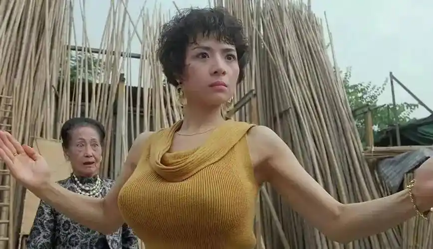 叶子楣参加大佬生日宴,身材饱满不输当年,却被指医美过度衣品差