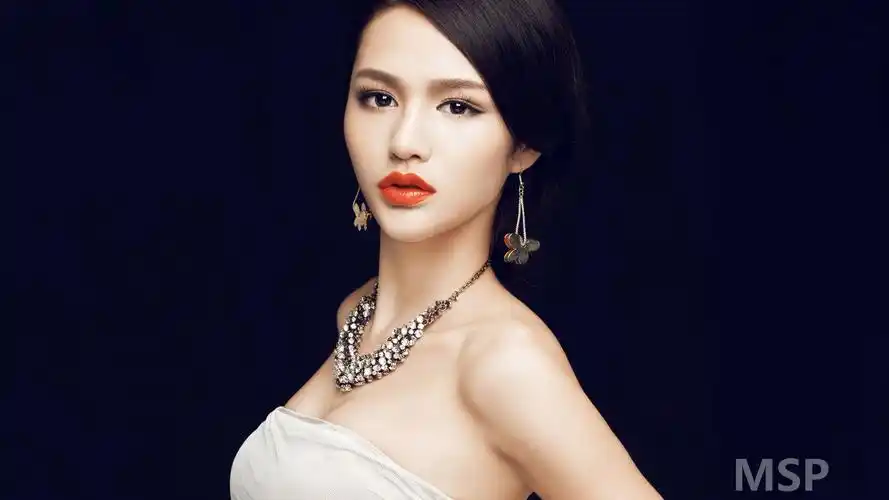 清纯气质美女宽屏图片桌面壁纸高清大图预览1920x1080_美女壁纸下载