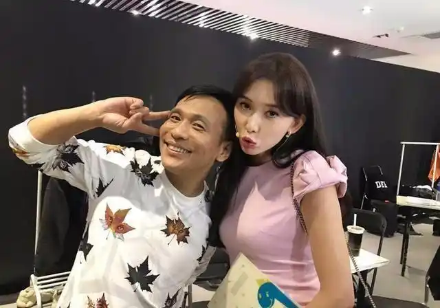 林志玲真矮子杀手抱郭敬明转了个圈网友麻麻跟儿子