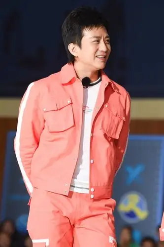 《奔跑吧》邓超"以十敌百"全力开跑 受伤仍坚持录制