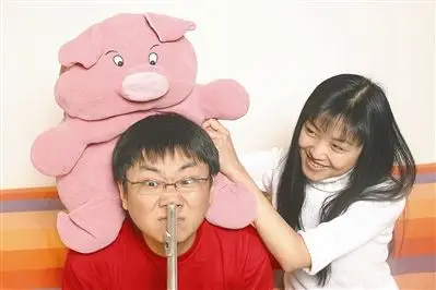 为了妻子放弃"40岁以前不结婚"李心草有个幸福的小家庭,弹钢琴的妻子