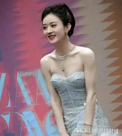 35岁赵丽颖的魅力无限她弯下腰来的瞬间网友惊艳了