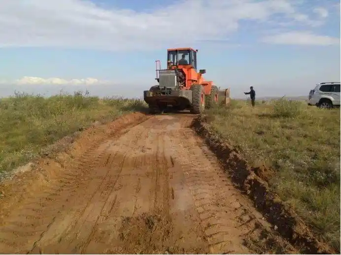 秋冬防火期临近,东胜全面开展森林防火隔离带和除草工作!