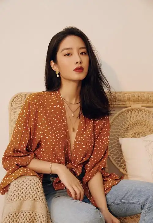 杨采钰时尚甜酷写真图片12